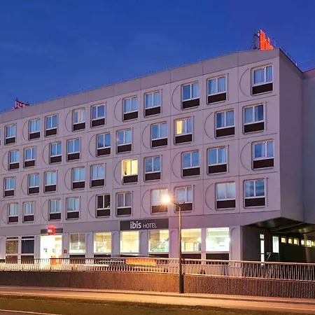 Hotel Ibis Sur Centre Les Ports 3*