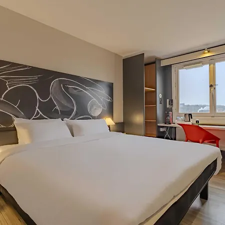 Ibis Sur Centre Les Ports 3*