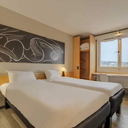 Ibis Sur Centre Les Ports 3*