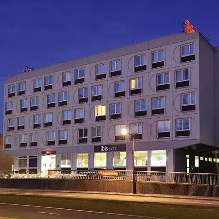 Ibis Sur Centre Les Ports Hotel