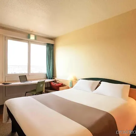 Ibis Sur Centre Les Ports 3*