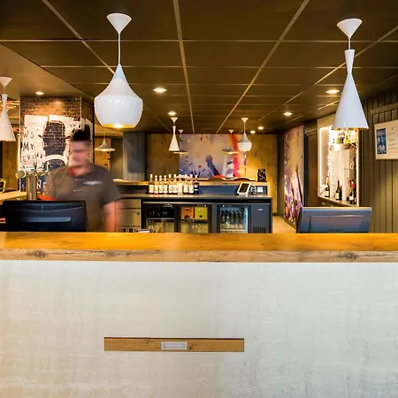 Ibis Sur Centre Les Ports